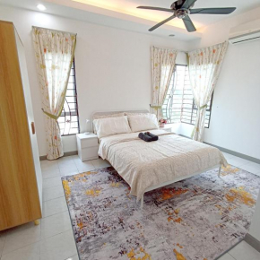 Tropika Homestay Bangi with 3 Bedrooms